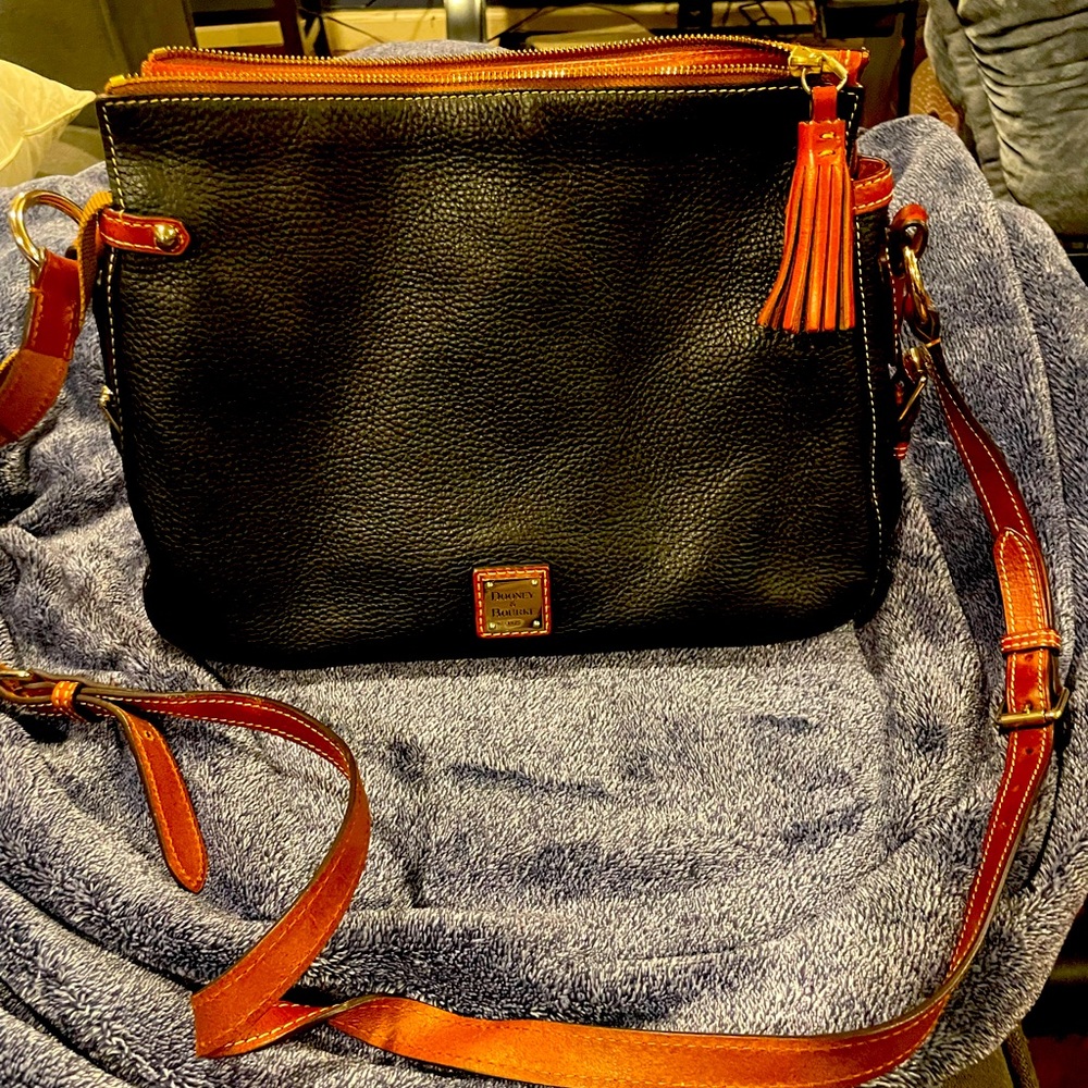 Dooney and Bourke shoulder/crossbody